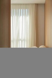 温馨室内窗边窗帘景致