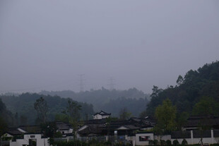 雾中村落