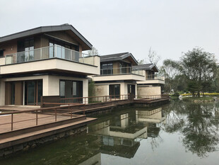 湖畔别墅尽显优雅生活