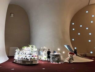 室内精致甜品布置场景