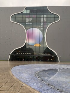 现代艺术风格的独特建筑外观