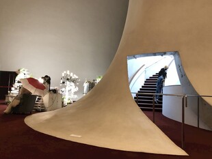 现代艺术风格室内弧形装置