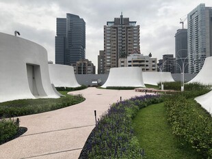 现代城市中的独特建筑景观