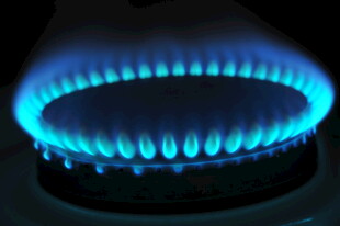 蓝色燃气灶火焰特写