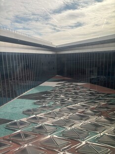 俯瞰多彩拼接地面景观