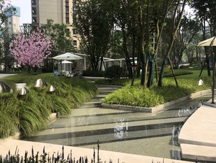 城市精致景观花园一角
