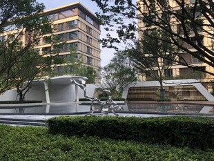 现代小区景观建筑一角