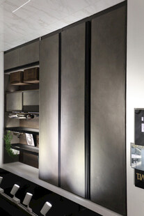 现代风格金属质感书架墙