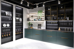 现代时尚酒柜室内展示空间