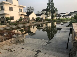 江南水乡宁静村落景象