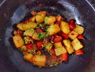 香煎土豆配彩椒
