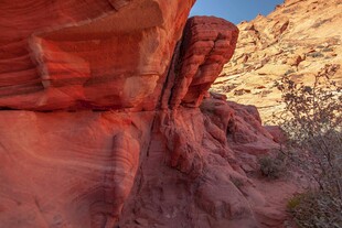 红色峡谷独特岩石景观