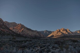 黄昏下的壮丽山景