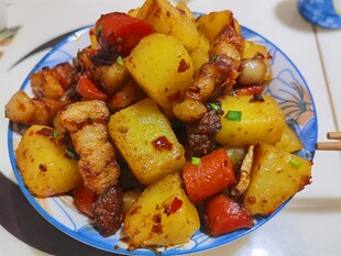美味土豆炒肉块
