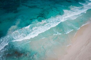 俯瞰碧海白沙美丽海岸