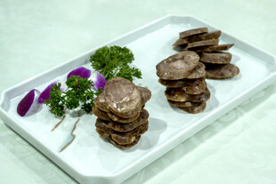 美味酱牛肉摆盘展示