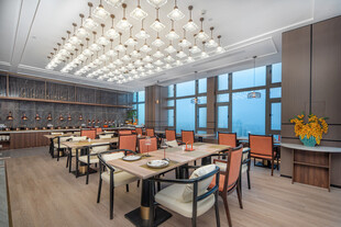 现代风格餐厅室内设计场景