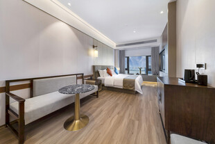 现代简约风格的温馨卧室