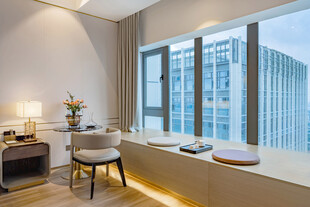 现代简约风明亮窗边休憩区