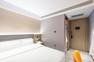 现代简约风格的温馨卧室