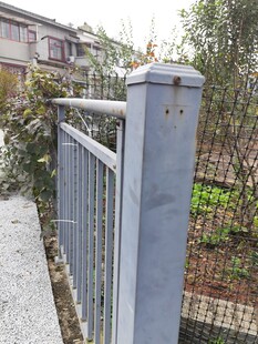 户外灰色金属围栏景观