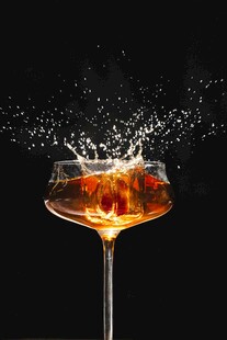 鸡尾酒飞溅瞬间
