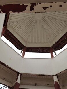 八角形建筑内部穹顶景观