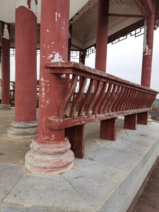 古建红栏杆长椅