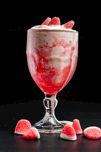 西瓜冰淇淋甜品杯