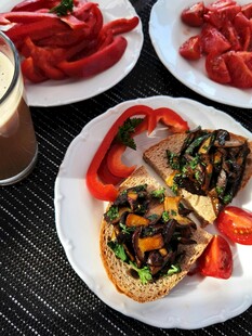 美味素食三明治与配菜