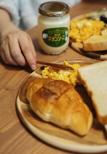 美味早餐面包与涂抹酱