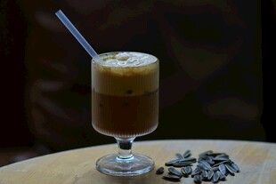 冰咖啡配咖啡豆