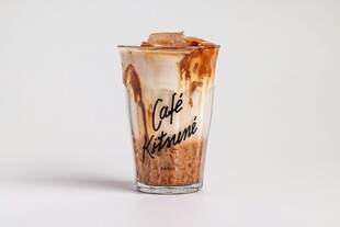 美味分层咖啡饮品