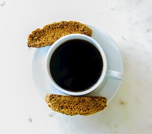 咖啡配饼干的惬意时光