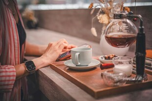 享受惬意咖啡时光