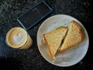 美味三明治与饮品搭配