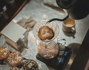 手冲咖啡制作场景