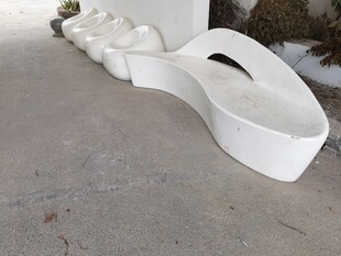 现代白色曲线造型户外座椅
