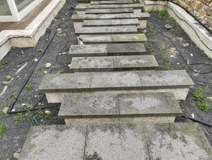 古老石阶岁月留下的痕迹