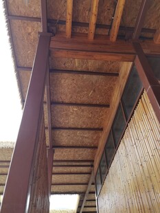 中式木质廊架建筑局部