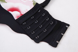 黑色内衣背扣细节展示