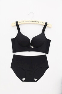 黑色性感内衣套装展示