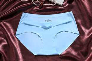 浅蓝色女士内裤展示