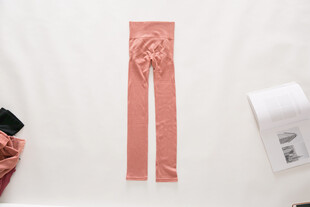 粉色长袜展示及周边物品