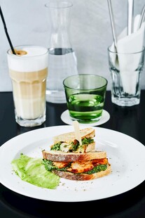 精致西餐美食搭配饮品