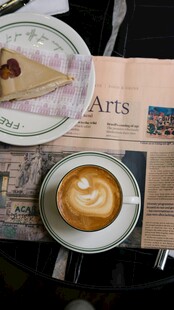 精致咖啡与甜点的惬意时光