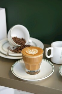 精致咖啡搭配小食