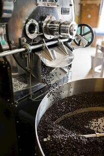 咖啡豆研磨加工场景