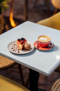 精致甜点与咖啡的惬意时光