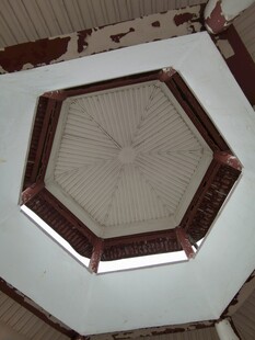 六边形天花板装饰细节